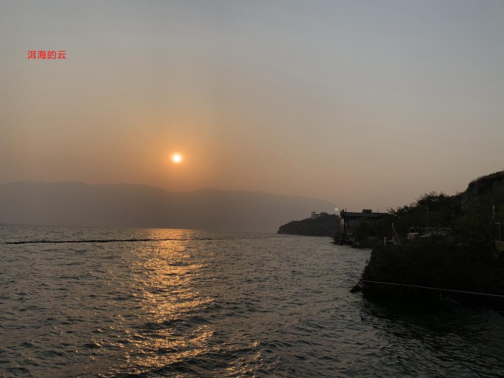 洱海的月.jpg